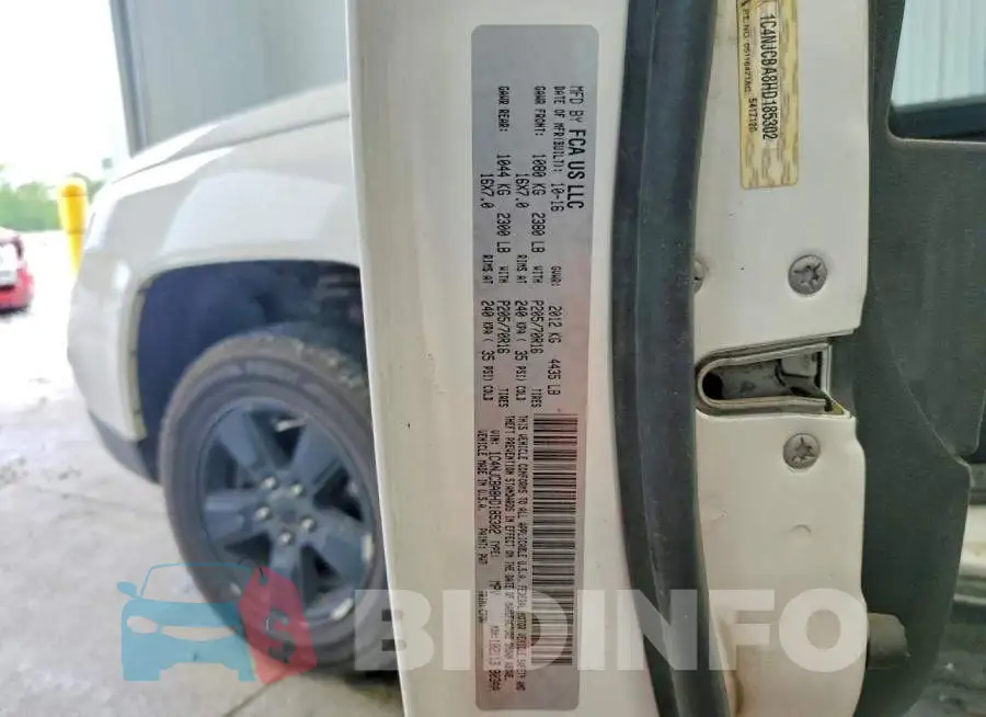 1C4NJCBA8HD185302 Photo# 13