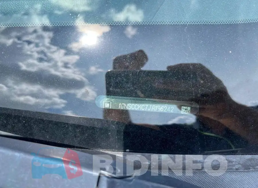 1GNSCCKC7JR196242 Photo# 10