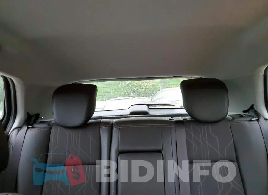 3GNCJLSB5JL392883 Photo# 10