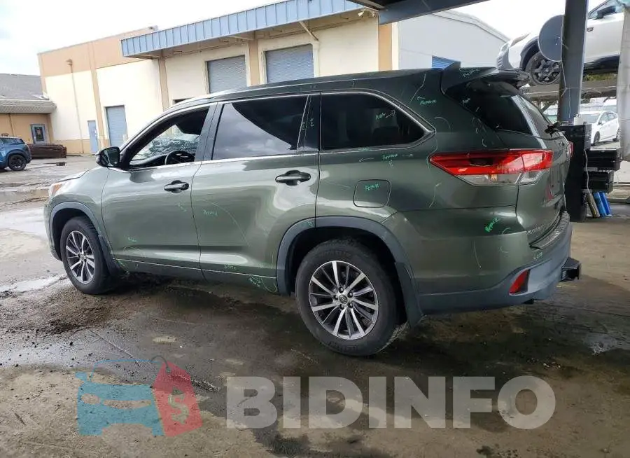 5TDJZRFH8JS822765 Photo# 2
