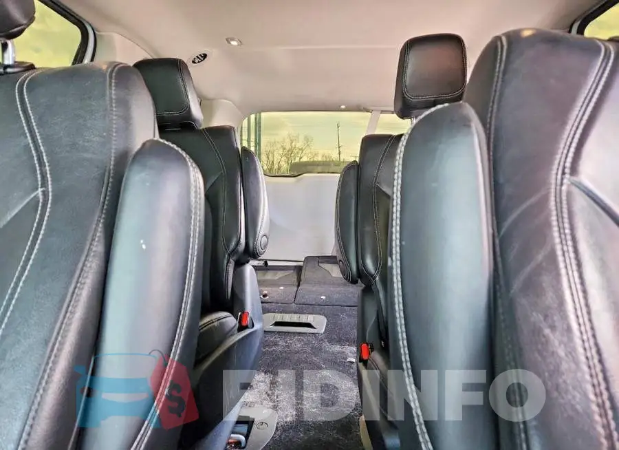2C4RC1L75NR173832 Photo# 10
