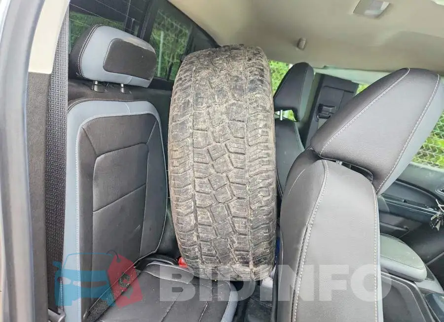 1GCHTDEN8J1215823 Photo# 12