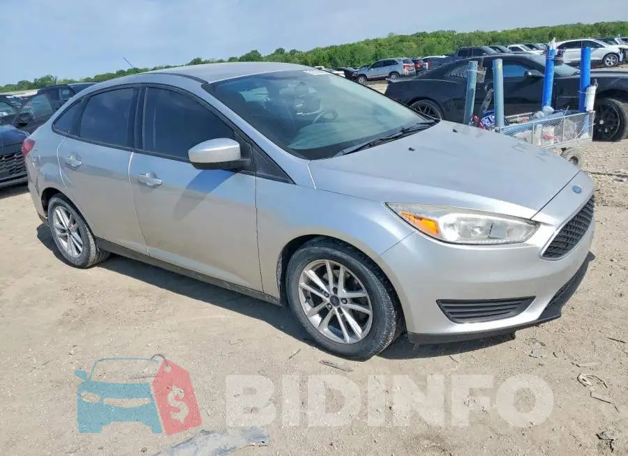 1FADP3F25JL272301 Photo# 4