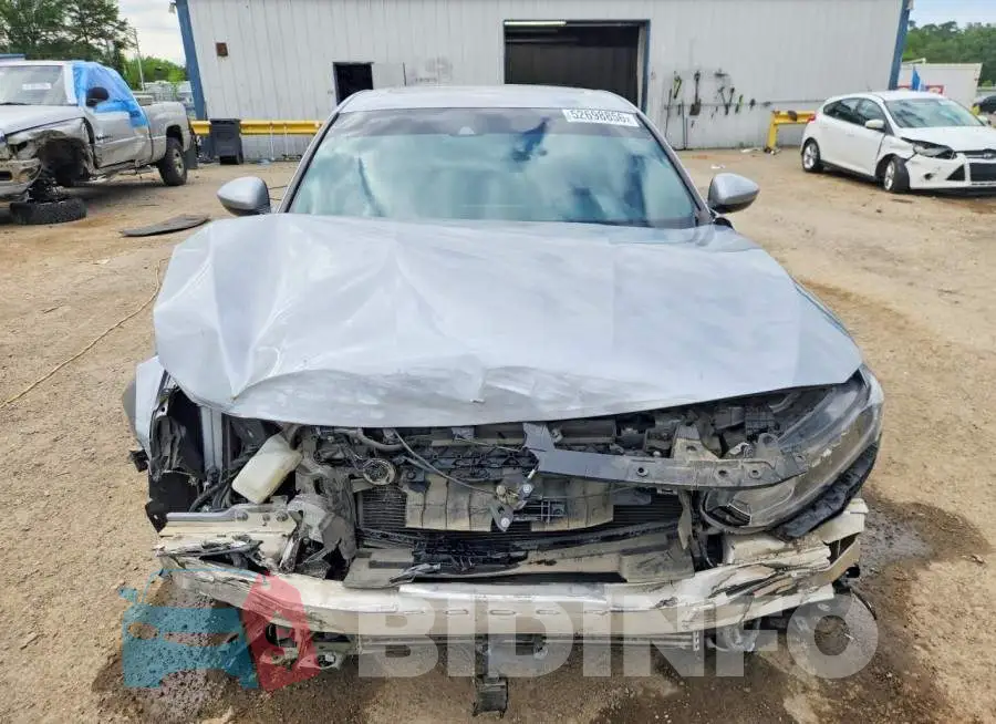 1HGCV2F34KA014137 Photo# 5