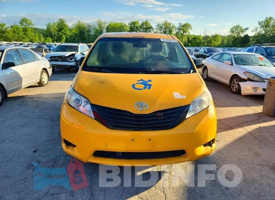 5TDZZ3DC1HS856239 Photo# 5