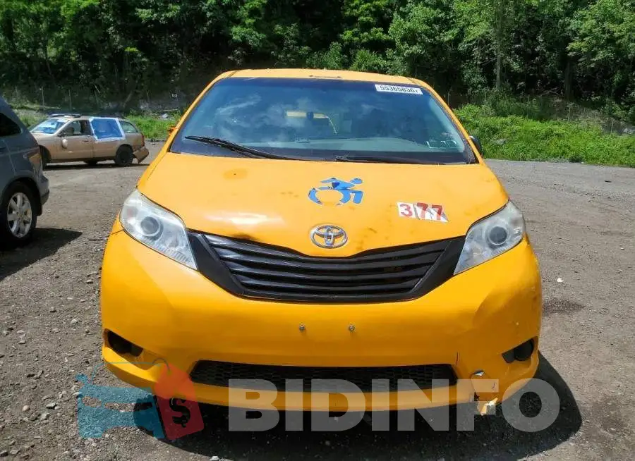 5TDZZ3DC6HS875823 Photo# 5