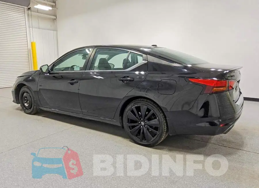 1N4BL4CV4NN315043 Photo# 2