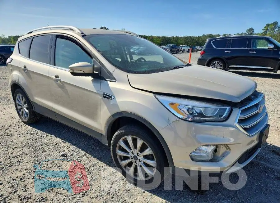 1FMCU0J96HUD18087 Photo# 4