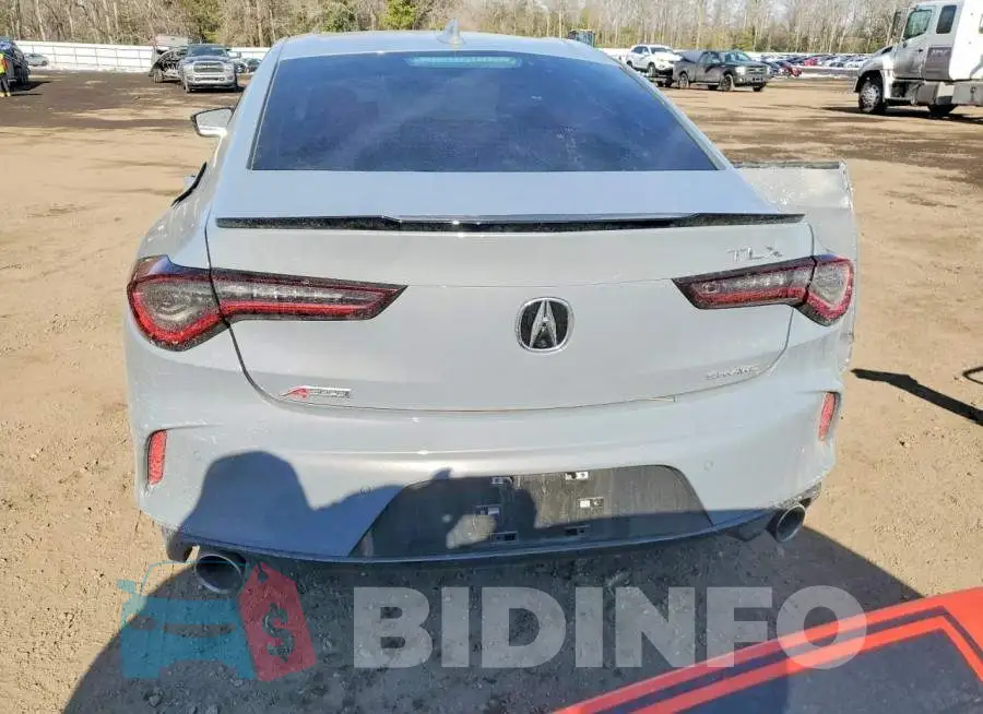 19UUB6F5XSA001821 Photo# 6