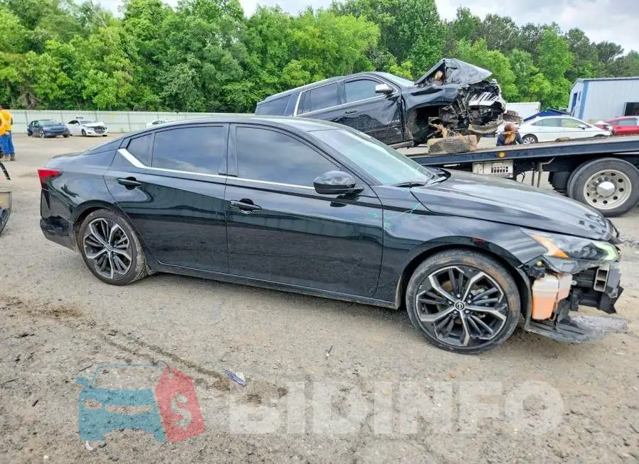 1N4BL4CV9PN350678 Photo# 4