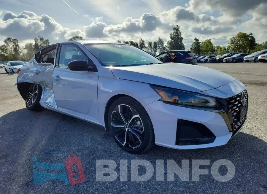 1N4BL4CV2PN382887 Photo# 4