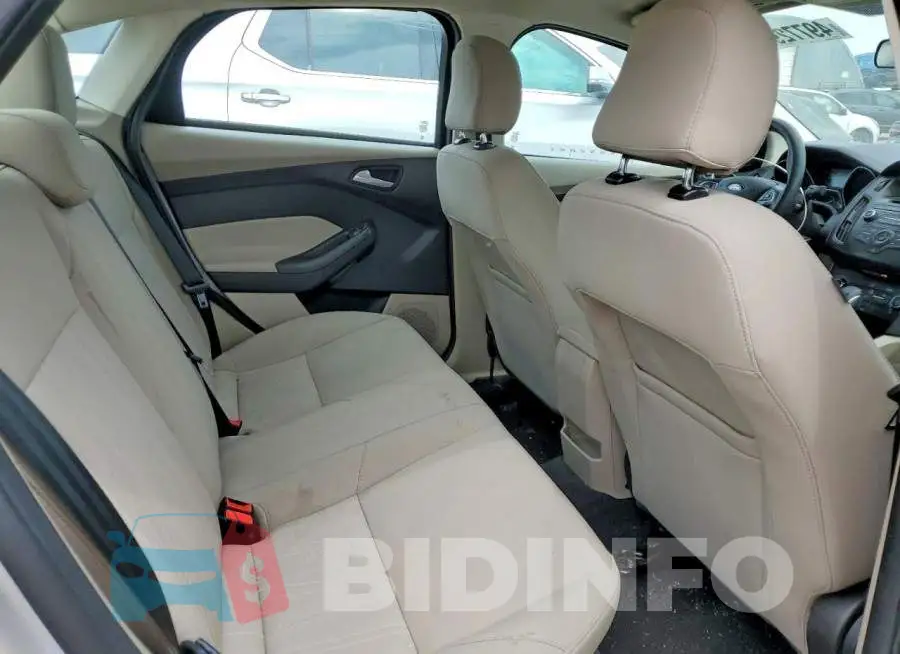 1FADP3F22HL323747 Photo# 10