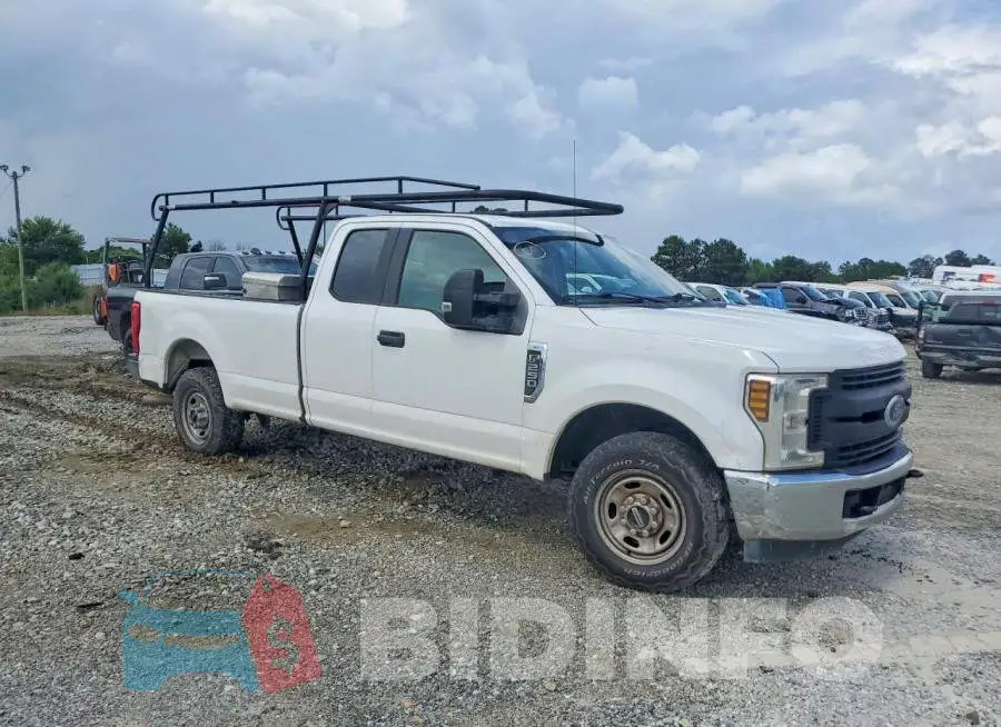 1FT7X2A6XKEF79383 Photo# 4
