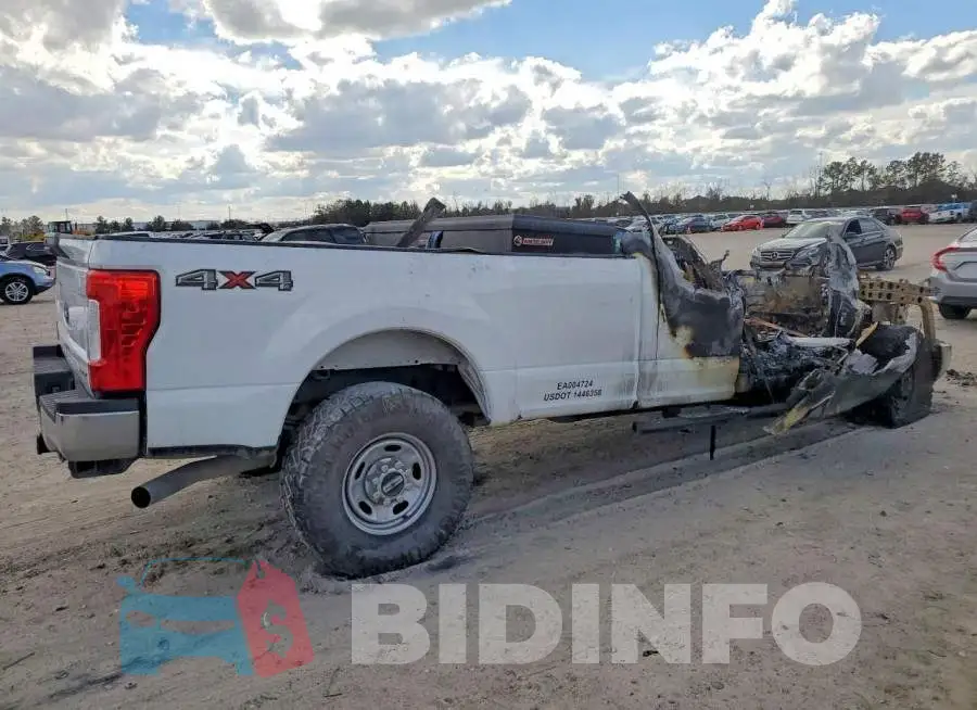 1FT7X2B61JEC26432 Photo# 3