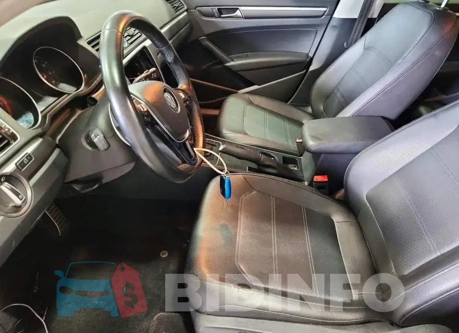1VWDT7A38HC031210 Photo# 7