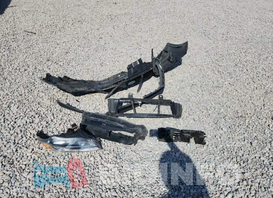 1FADP3E24JL202404 Photo# 12