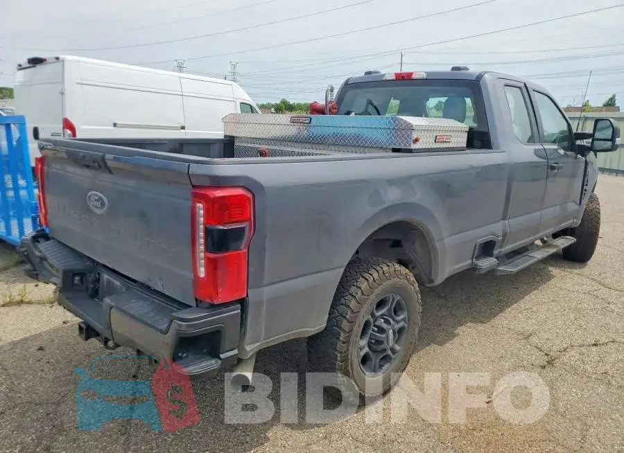 1FT8X2BN4PED41563 Photo# 3