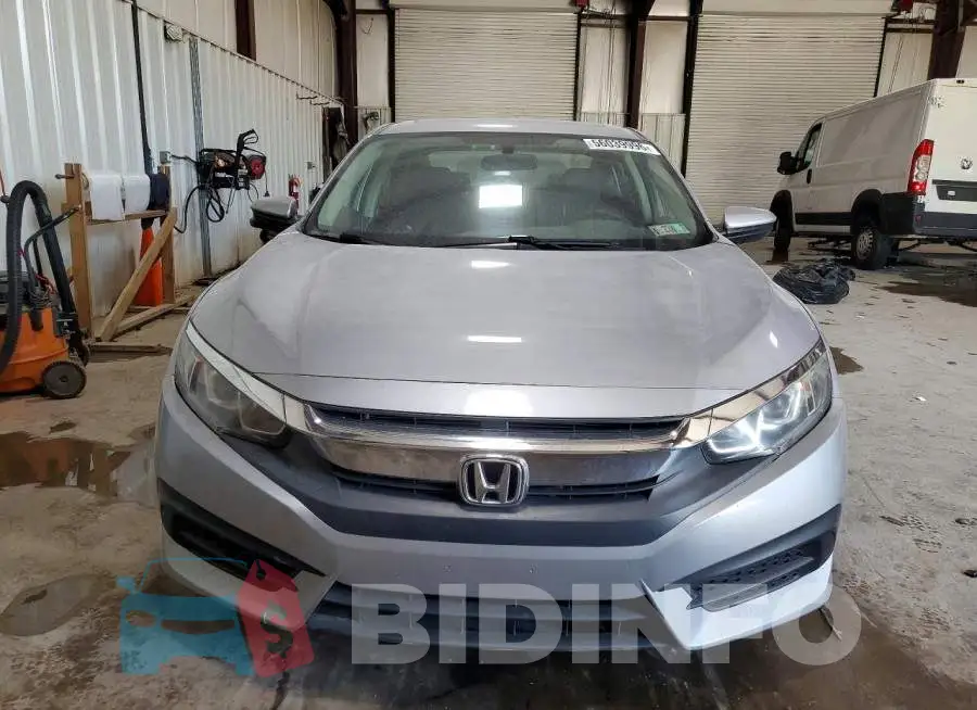 19XFC2F72JE205782 Photo# 5