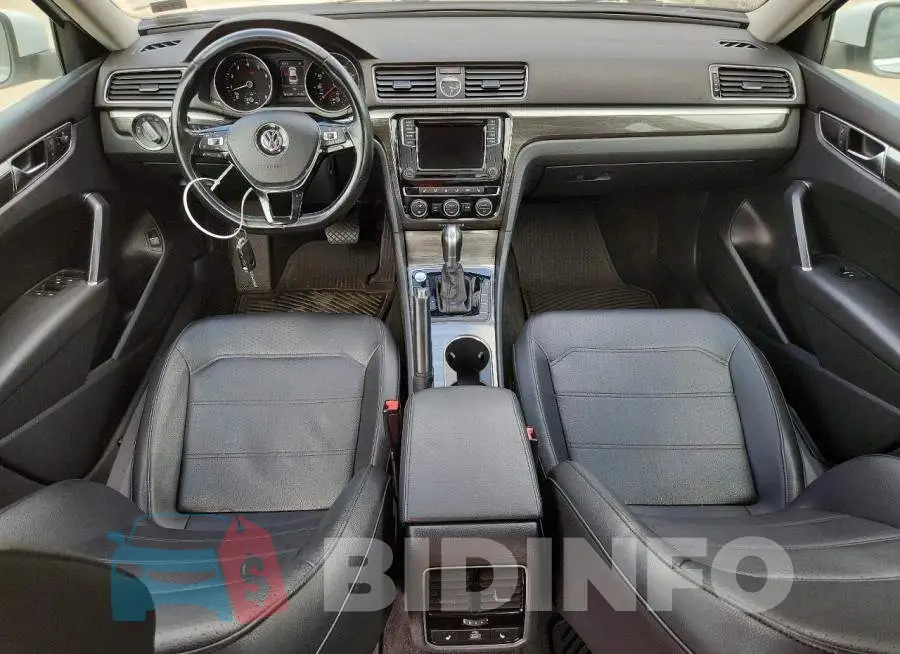 1VWGT7A38HC036811 Photo# 8