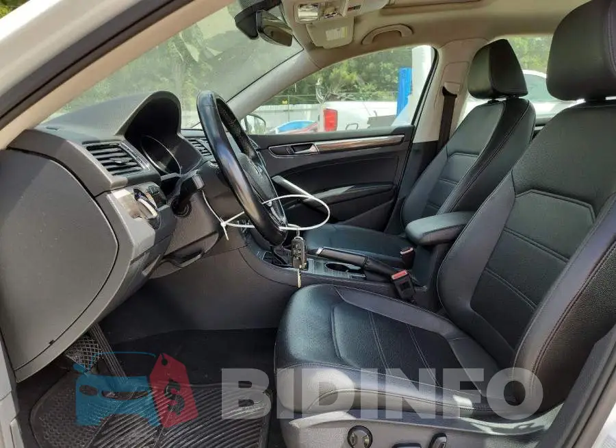 1VWGT7A38HC036811 Photo# 7