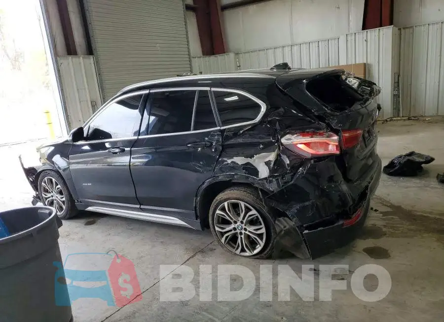 WBXHT3Z33H4A55688 Photo# 2