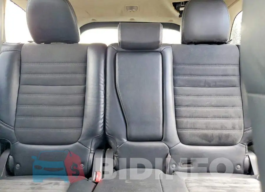 JA4AD3A34KZ020845 Photo# 10
