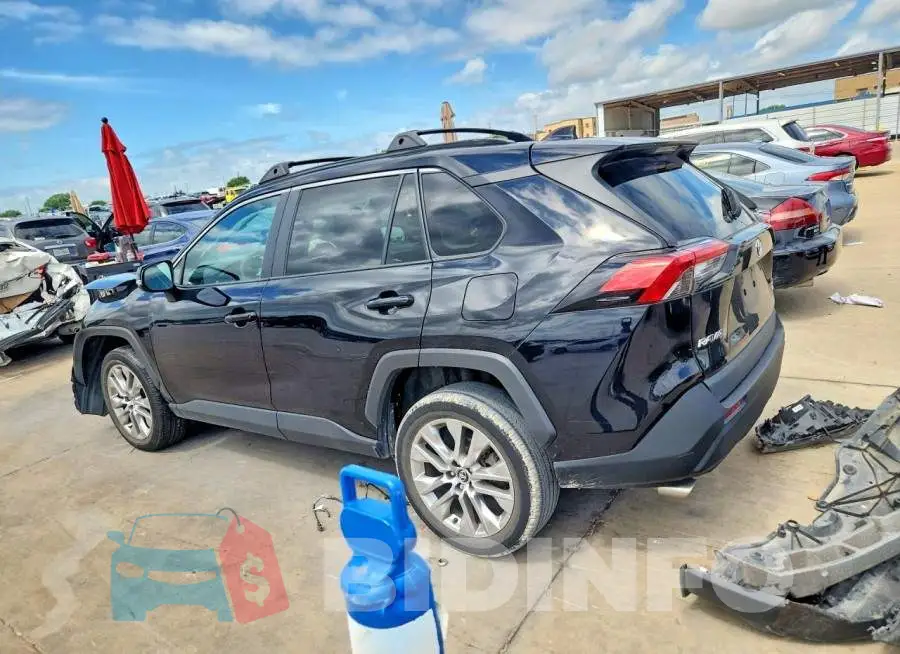 2T3A1RFV7LC140718 Photo# 2