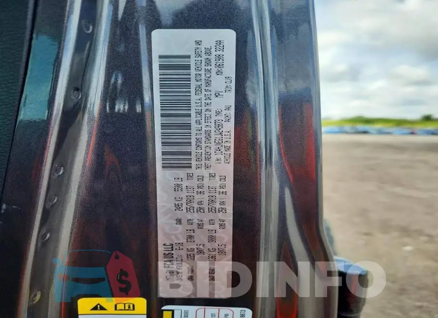 1C4HJXEG1JW249873 Photo# 13