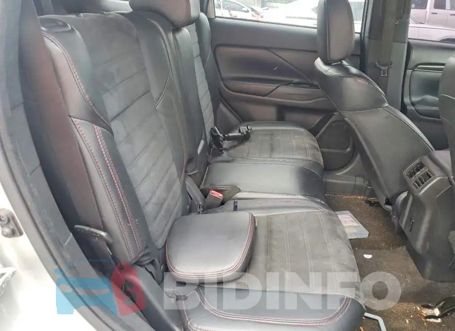 JA4AD3A35LZ006857 Photo# 11