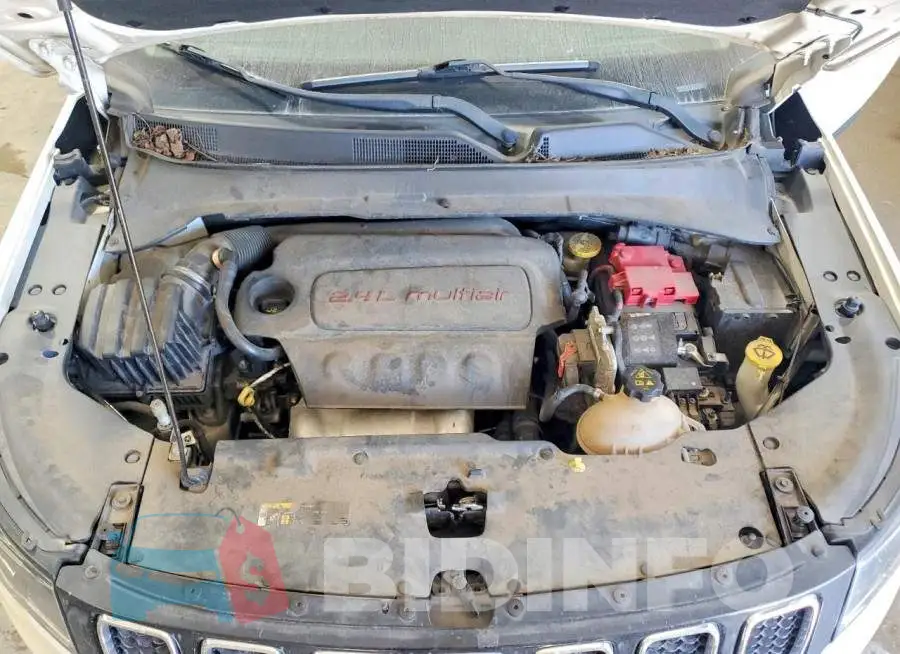 3C4NJCCB9LT125717 Photo# 12
