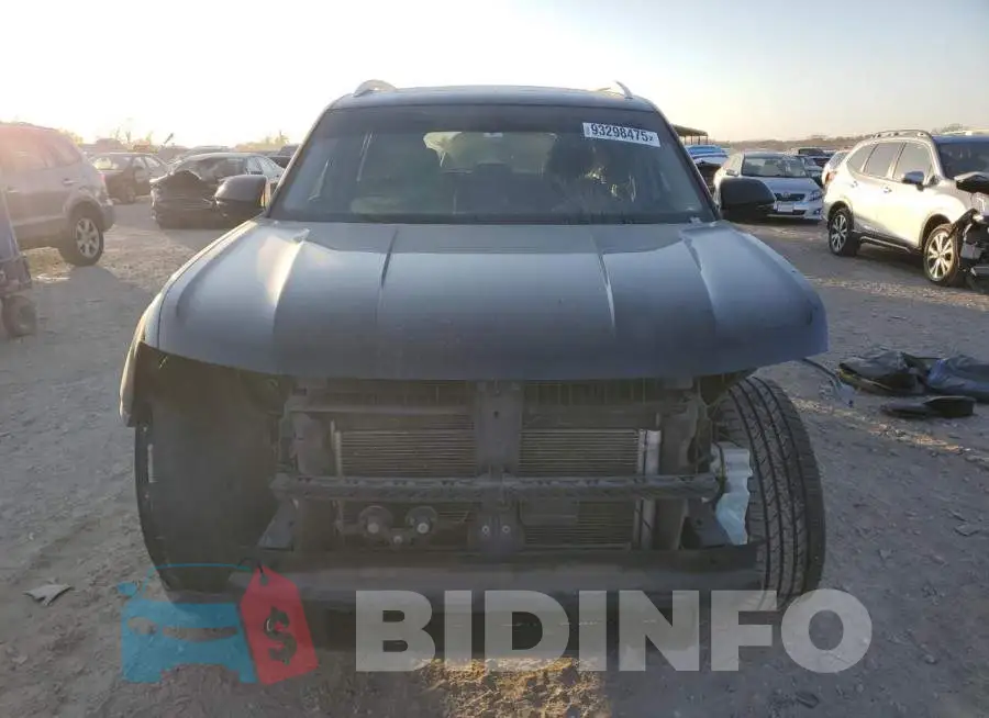 1V2MR2CA4JC561811 Photo# 5