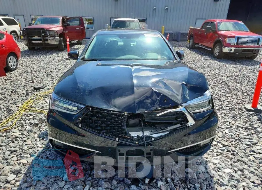 19UUB3F81KA000744 Photo# 5
