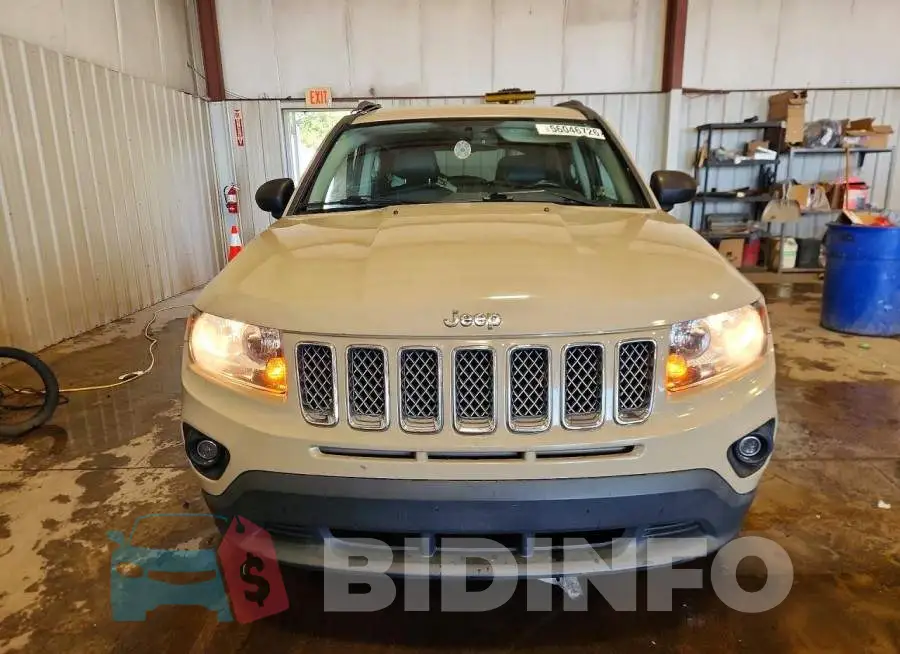 1C4NJDEB8HD208992 Photo# 5