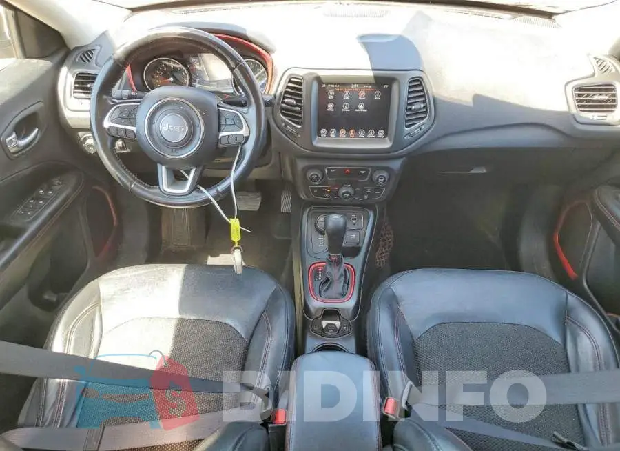 3C4NJDDB8LT177618 Photo# 8