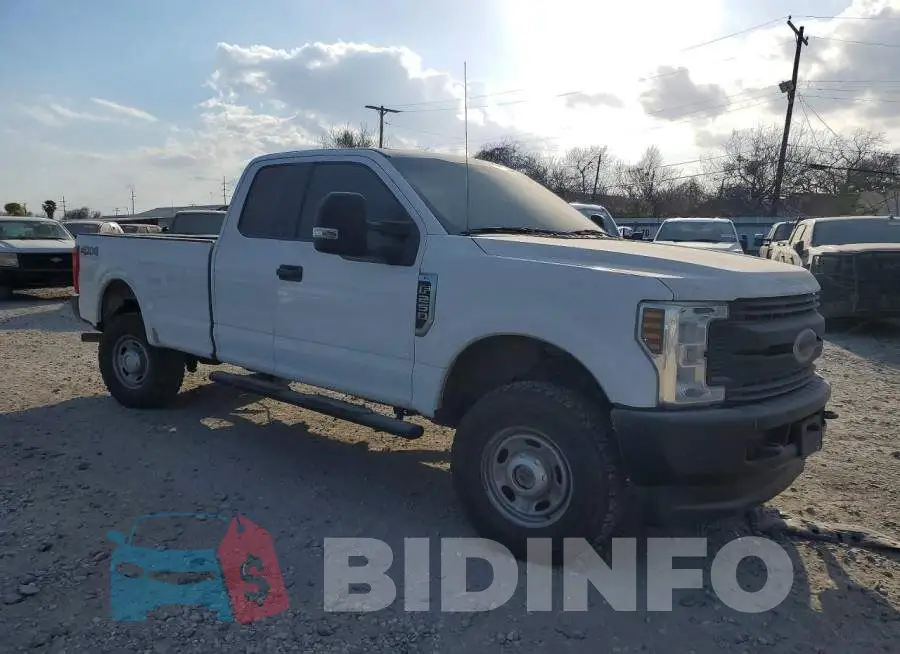 1FT7X2B68KEE91673 Photo# 4