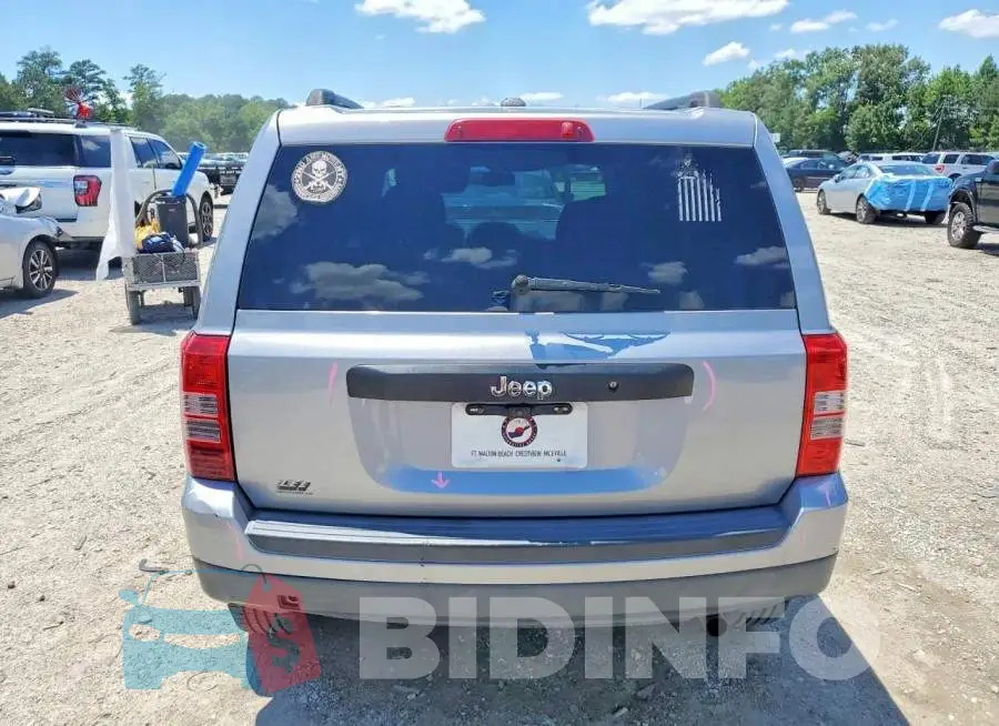 1C4NJPBB2HD132515 Photo# 6