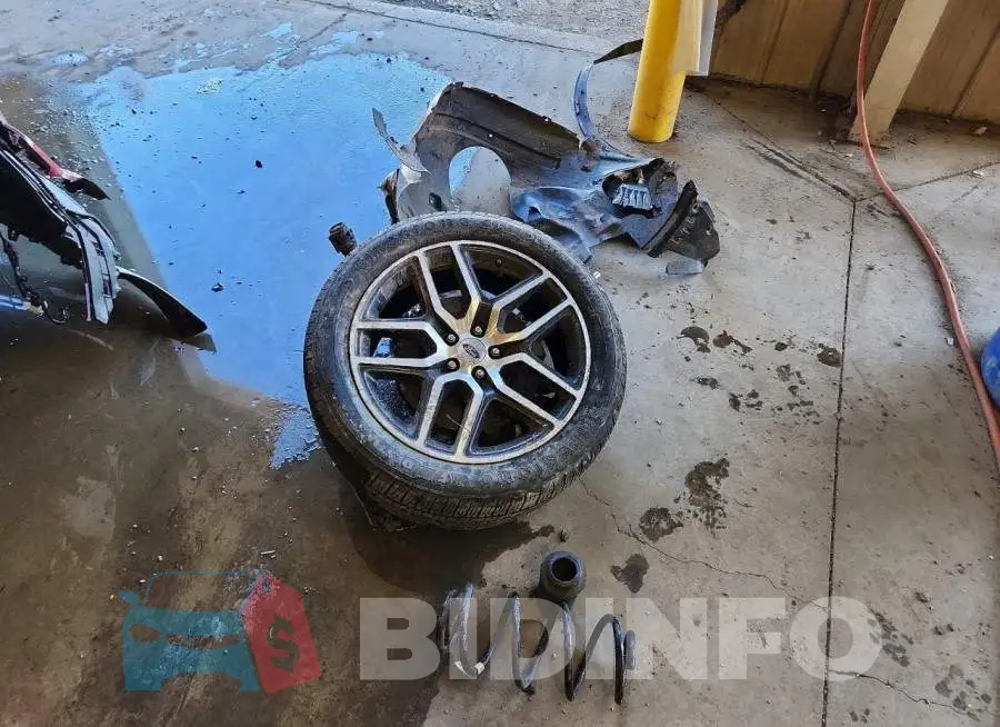 1FM5K8GT3JGB62000 Photo# 13