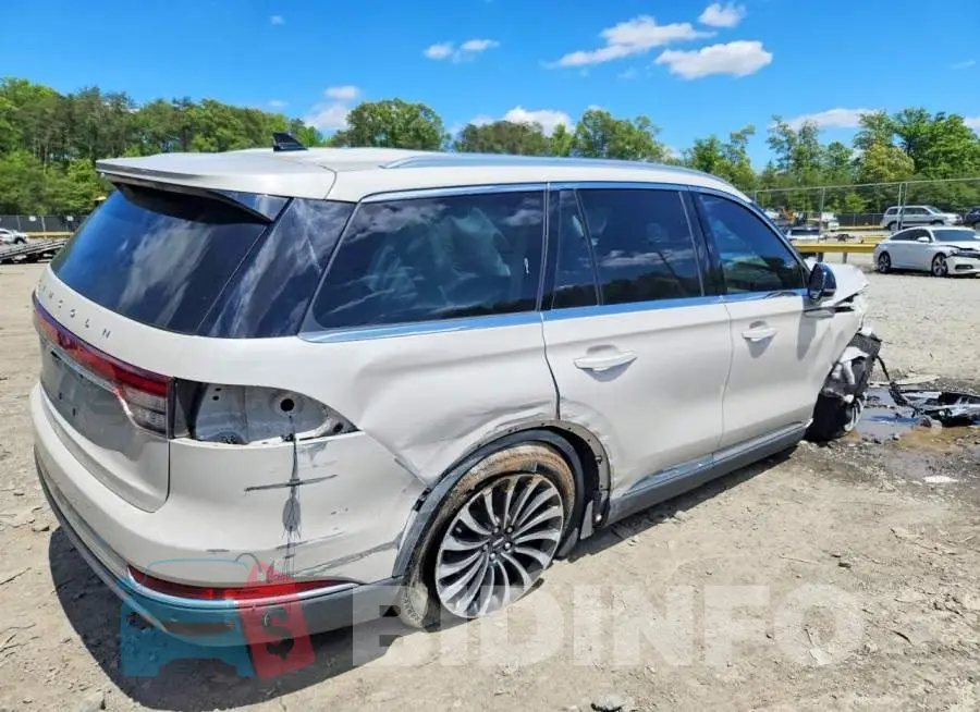 5LM5J7XC4RGL01587 Photo# 3