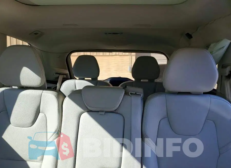 YV4102PK5L1601472 Photo# 10