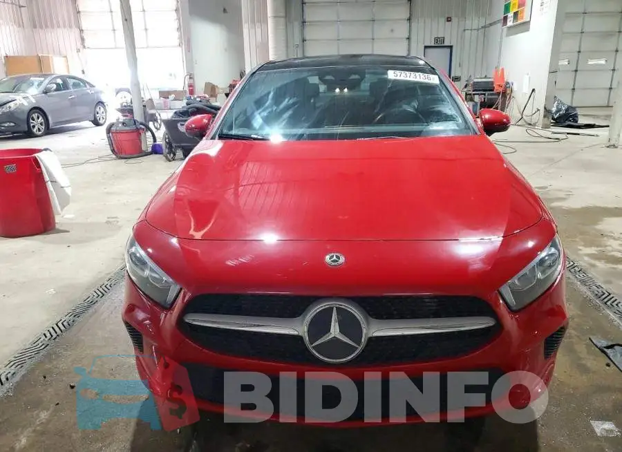 WDD3G4EB6KW027977 Photo# 5