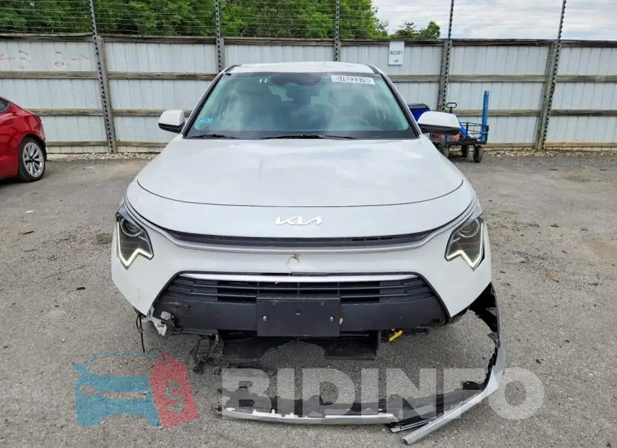 KNDCP3LEXT5329037 Photo# 5
