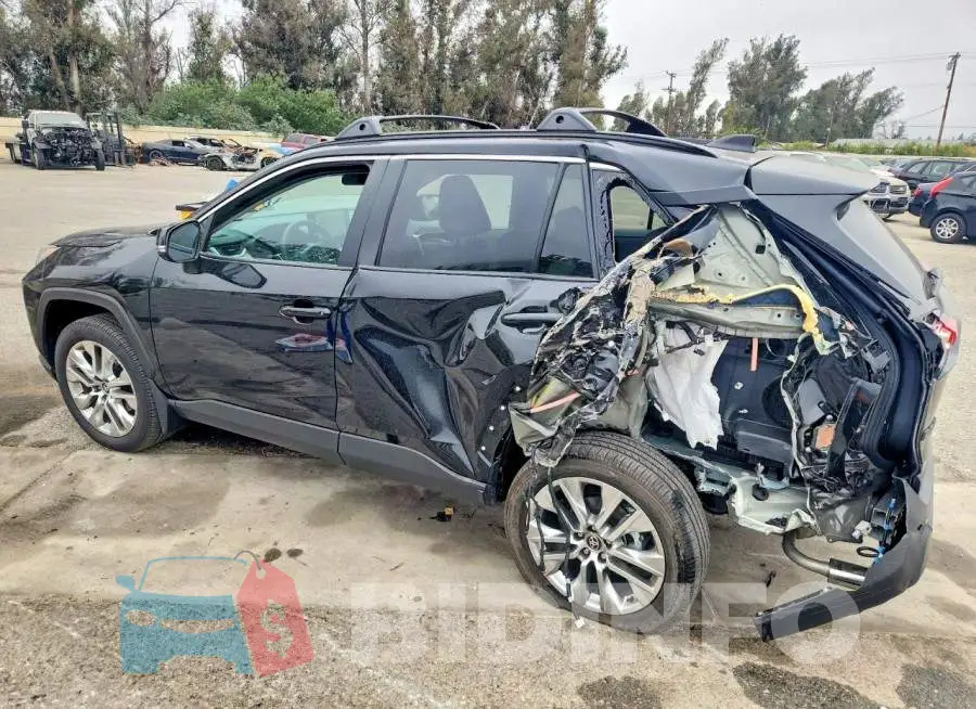 2T3A1RFV8SW613068 Photo# 2