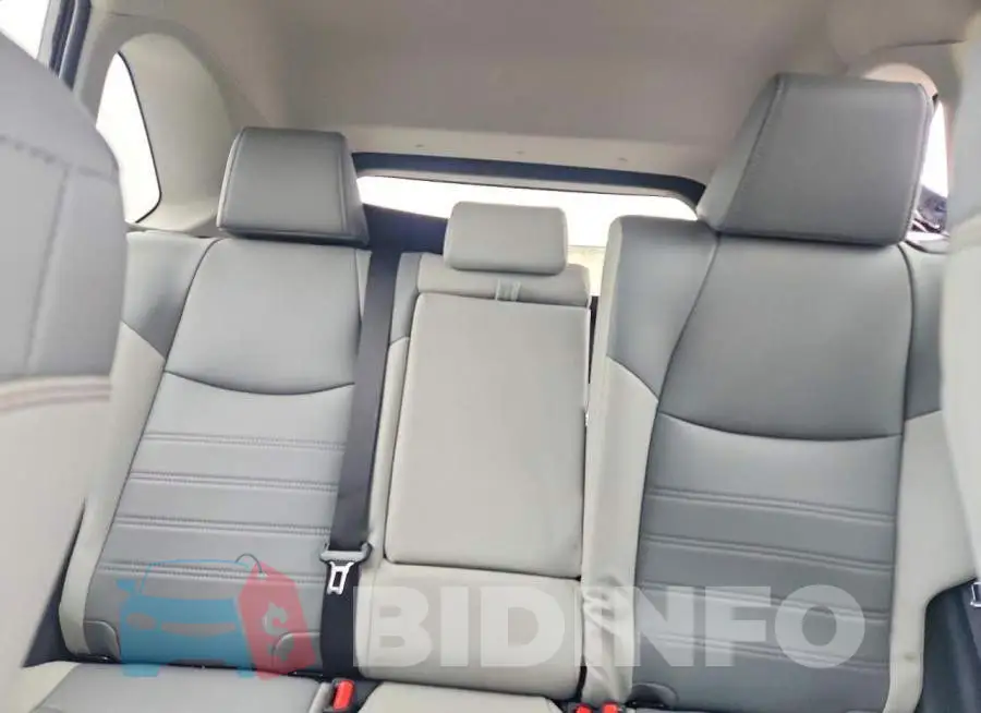 2T3A1RFV8SW613068 Photo# 10
