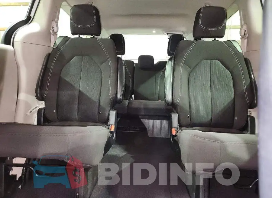 2C4RC1CG8NR208833 Photo# 10