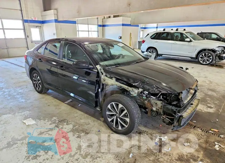 3VW5M7BU3RM050157 Photo# 4