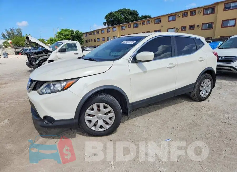 JN1BJ1CPXHW008588 Photo# 1