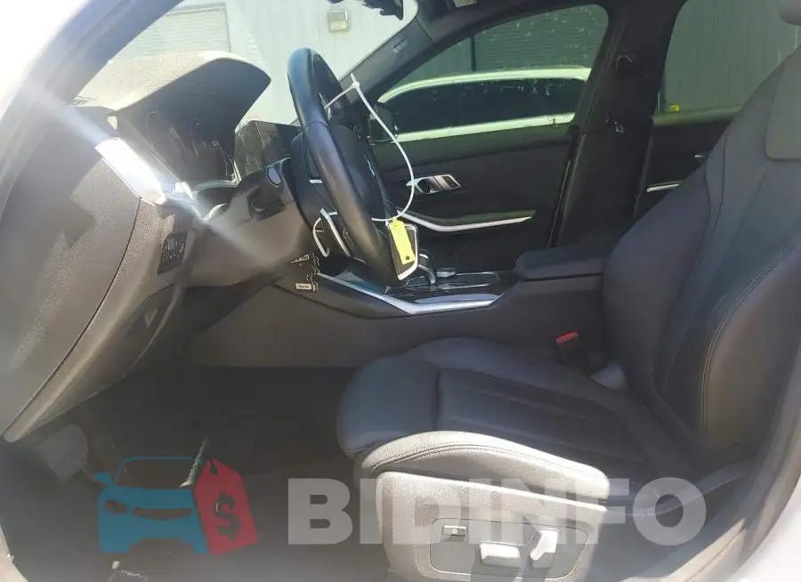 3MW5R7J03L8B34267 Photo# 7