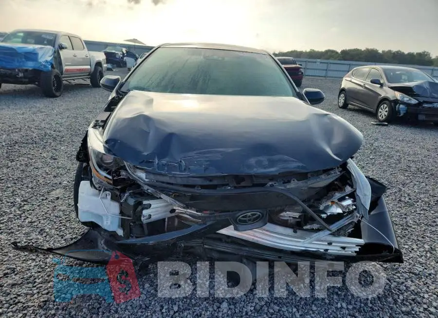 5YFB4MDE6RP137988 Photo# 5