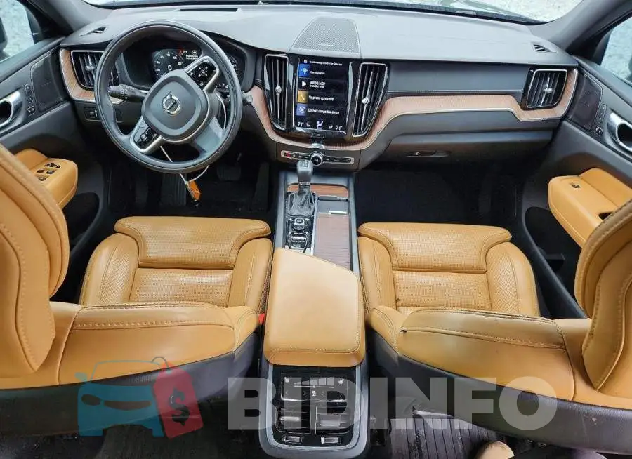 YV4102RL3M1688814 Photo# 8