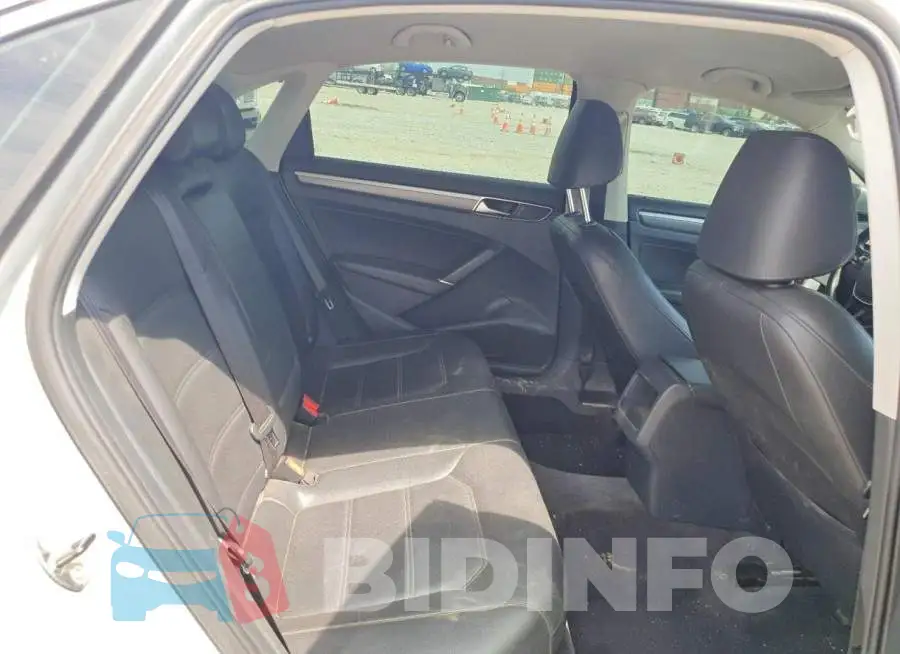 1VWDT7A35HC017927 Photo# 10